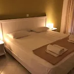 Kavos Central ホテル