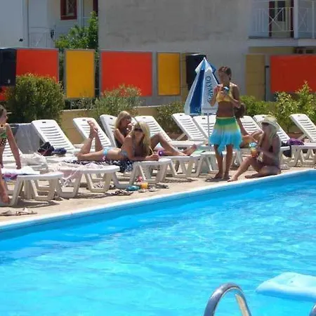 מלון Kavos Central