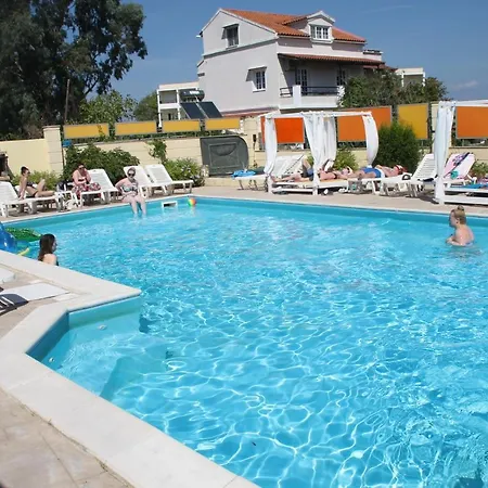 מלון Kavos Central קאבוס