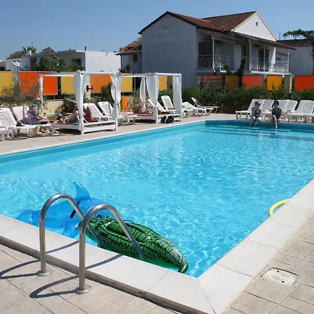Kavos Central *