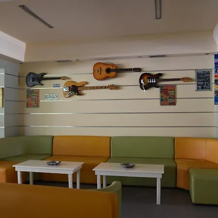 מלון Kavos Central *