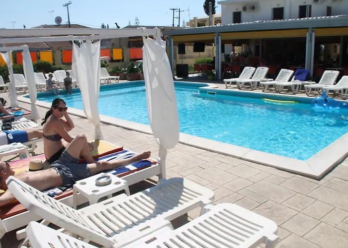 Otel Kavos Central