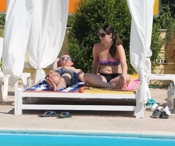 Kavos Central Otel *