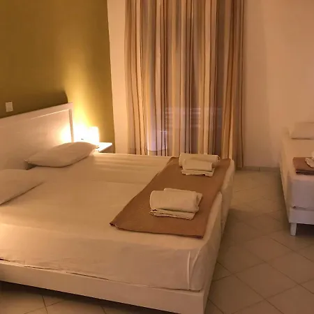 Kavos Central Hotel *