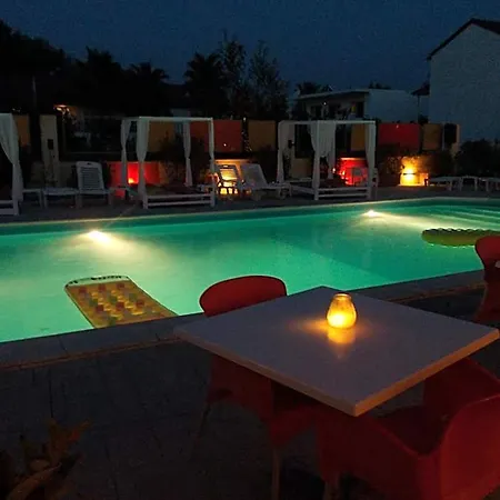 Kavos Central Hotel *