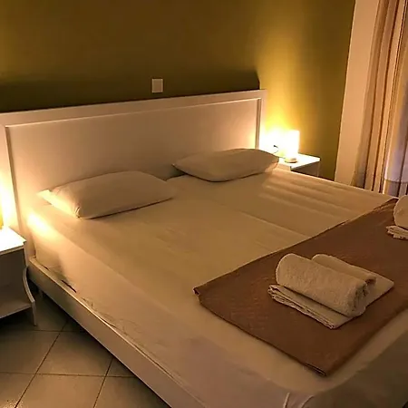 Kavos Central Hotel