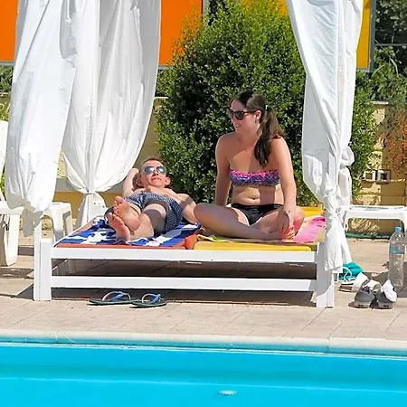 Kavos Central *