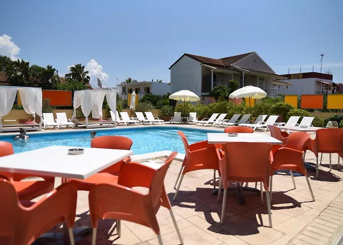 Kavos Central Hotel *