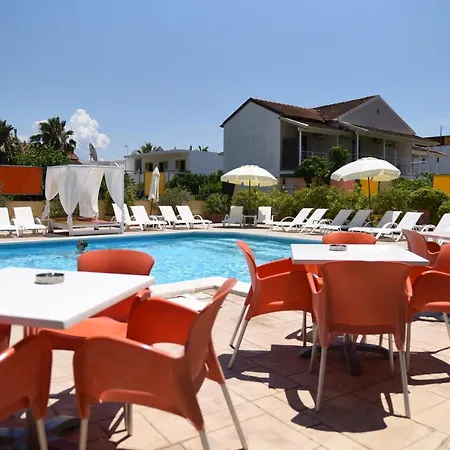 Kavos Central Hotel *