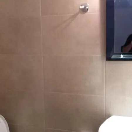 ホテル Kavos Central