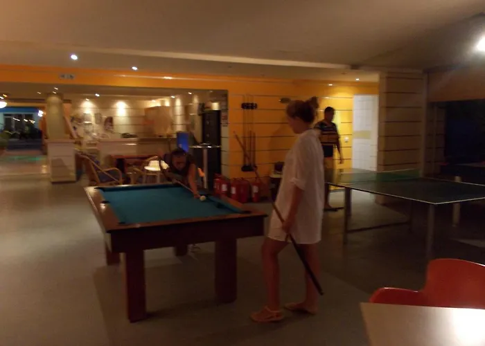 فندق Kavos Central *